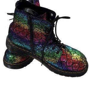 Dr. Martens Pascaly boots with side zipper